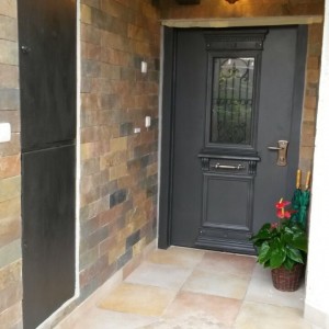 אבן לריצוף חוץ בכניסה לבית