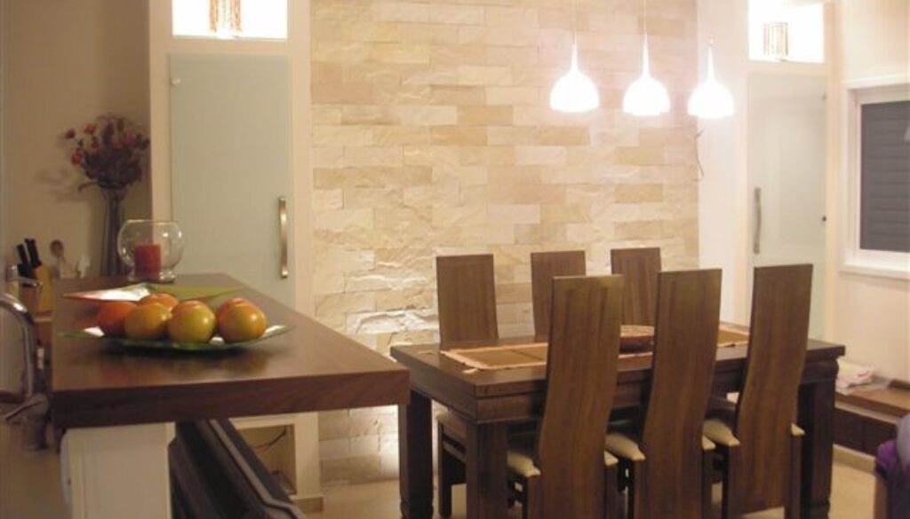 חיפוי וריצוף אבן על תשתית עץ