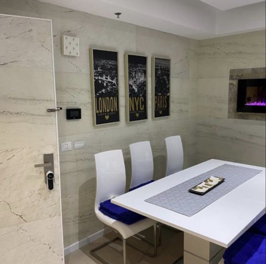 חיפוי דלתות בתוך הבית