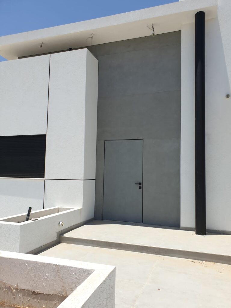 חיפוי דלת כניסה בקו אפס